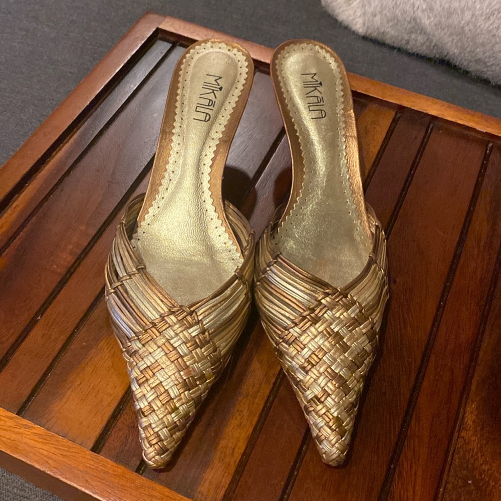Mikala Gold Tone KittieHheel Slides Sz  7.5